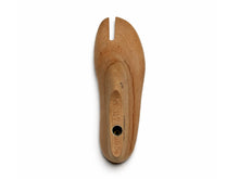 Load image into Gallery viewer, Wooden sandal last 1873002S for bespoke shoemaking