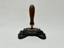 Load image into Gallery viewer, Aglet crimping machine