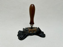 Load image into Gallery viewer, Aglet crimping machine