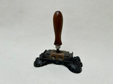 Load image into Gallery viewer, Aglet crimping machine