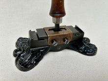 Load image into Gallery viewer, Aglet crimping machine