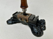 Load image into Gallery viewer, Aglet crimping machine