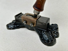 Load image into Gallery viewer, Aglet crimping machine