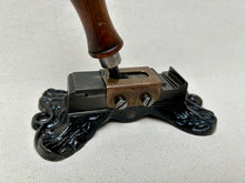 Load image into Gallery viewer, Aglet crimping machine