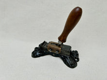 Load image into Gallery viewer, Aglet crimping machine