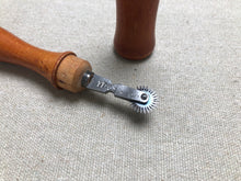 Load image into Gallery viewer, x Stitch marking wheel 12 stitches per inch