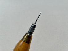 Load image into Gallery viewer, Hook needle in large handle 2,2 mm and 2,7 mm