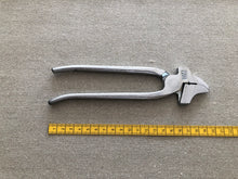 Load image into Gallery viewer, Shoemaker lasting pliers 4 mm by Schein