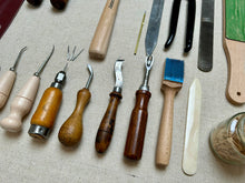 Load image into Gallery viewer, Shoemaker tool set BASIC