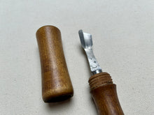 Load image into Gallery viewer, Feathering knife by OMÖ