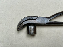 Load image into Gallery viewer, Shoemaker lasting pliers N7