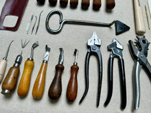 Load image into Gallery viewer, Shoemaker tool set kit for beginners in shoemaking PRO