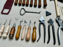 Load image into Gallery viewer, Shoemaker tool set kit for beginners in shoemaking PRO
