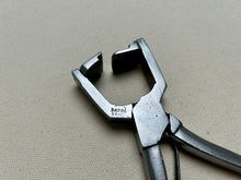 Load image into Gallery viewer, Aglet crimping pliers by DAUDE