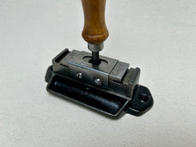 Load image into Gallery viewer, Aglet crimping machine