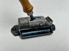 Load image into Gallery viewer, Aglet crimping machine