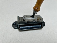 Load image into Gallery viewer, Aglet crimping machine