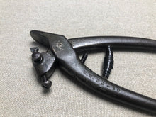 Load image into Gallery viewer, x Fudge pliers by R.Hess
