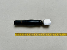 Load image into Gallery viewer, Waist iron in two sizes with vincens