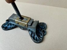 Load image into Gallery viewer, Aglet crimping machine by DAUDE