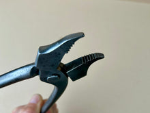 Load image into Gallery viewer, Shoemaker lasting pliers by H.Dürr