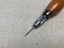 Load image into Gallery viewer, Hook needle, jerk needle 1,5 mm 1,8 mm in handle