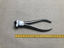 Load image into Gallery viewer, Shoemaker pincers