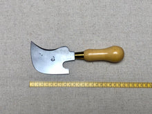 Load image into Gallery viewer, Half and quarter moon knifes