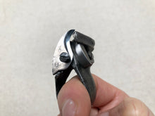 Load image into Gallery viewer, Shoelaces cutting knife