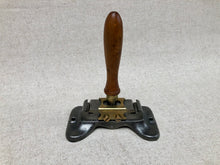 Load image into Gallery viewer, x Aglet crimping machine