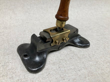 Load image into Gallery viewer, x Aglet crimping machine
