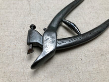 Load image into Gallery viewer, x Fudge pliers by R.Hess