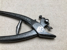 Load image into Gallery viewer, x Fudge pliers by R.Hess