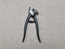 Load image into Gallery viewer, x Fudge pliers by R.Hess
