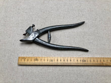 Load image into Gallery viewer, x Fudge pliers by R.Hess