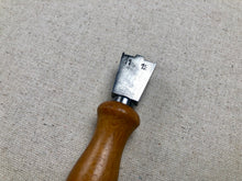 Load image into Gallery viewer, Shoemaker double edge iron 7,5 mm - 8,0 mm