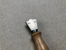 Load image into Gallery viewer, Shoemaker double edge iron 7,7 mm - 8,2 mm
