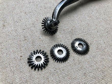 Load image into Gallery viewer, Stitch marking wheel