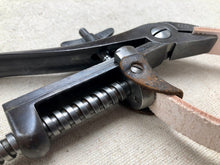 Load image into Gallery viewer, x Waist pliers D.R.P.