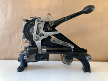 Load image into Gallery viewer, x Junker & Ruh SD 28 leather stitching machine