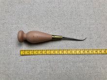 Load image into Gallery viewer, Awl for welting in handle