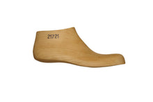Load image into Gallery viewer, Wooden shoe boot last 21721 for bespoke shoemaking, 25 mm