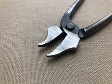 Load image into Gallery viewer, z Narrow shoemaker lasting pliers by manufacturer H.Dürr