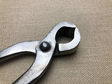 Load image into Gallery viewer, z Shoemaker pincers