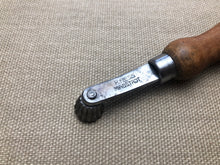 Load image into Gallery viewer, z Shoemaker fudge wheel 7 spi by R.Hess Magstadt
