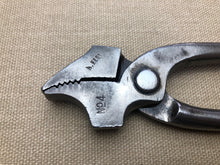 Load image into Gallery viewer, z Shoemaker lasting pliers by R.Hess Magstadt