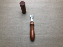 Load image into Gallery viewer, z Feathering knife by H.Dürr