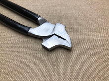 Load image into Gallery viewer, Shoemaker lasting pliers, narrow 8 mm