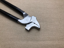 Load image into Gallery viewer, Shoemaker lasting pliers, wide 15 mm