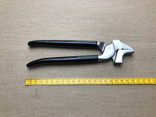 Load image into Gallery viewer, Shoemaker lasting pliers, wide 15 mm